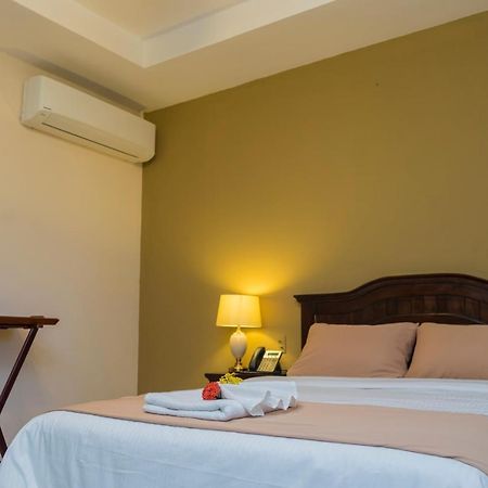 Farallones Hotel Чинандега Экстерьер фото