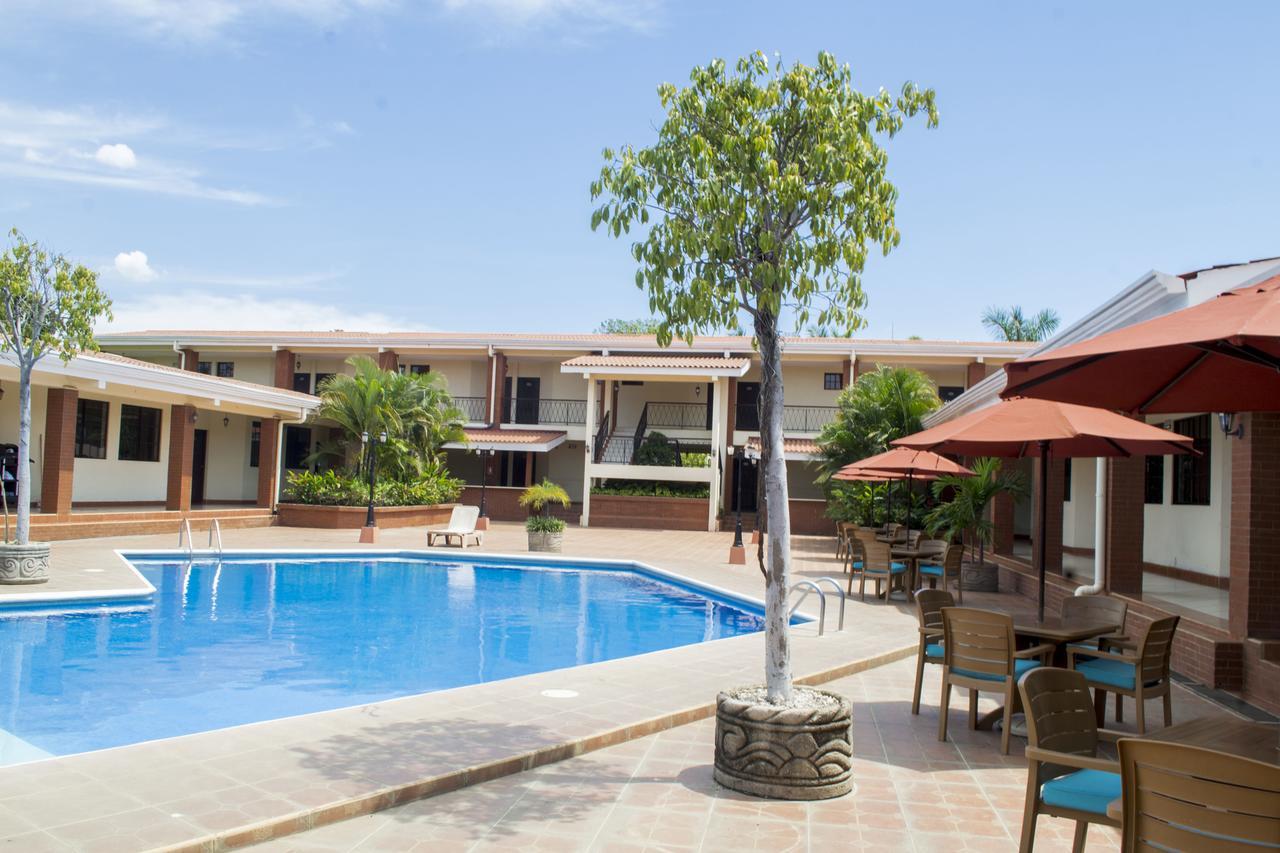 Farallones Hotel Чинандега Экстерьер фото