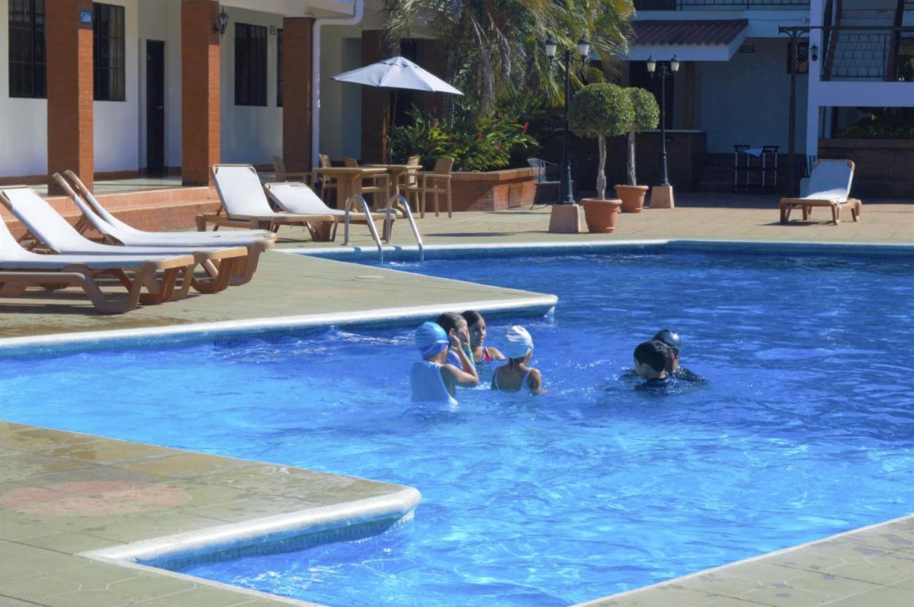 Farallones Hotel Чинандега Экстерьер фото